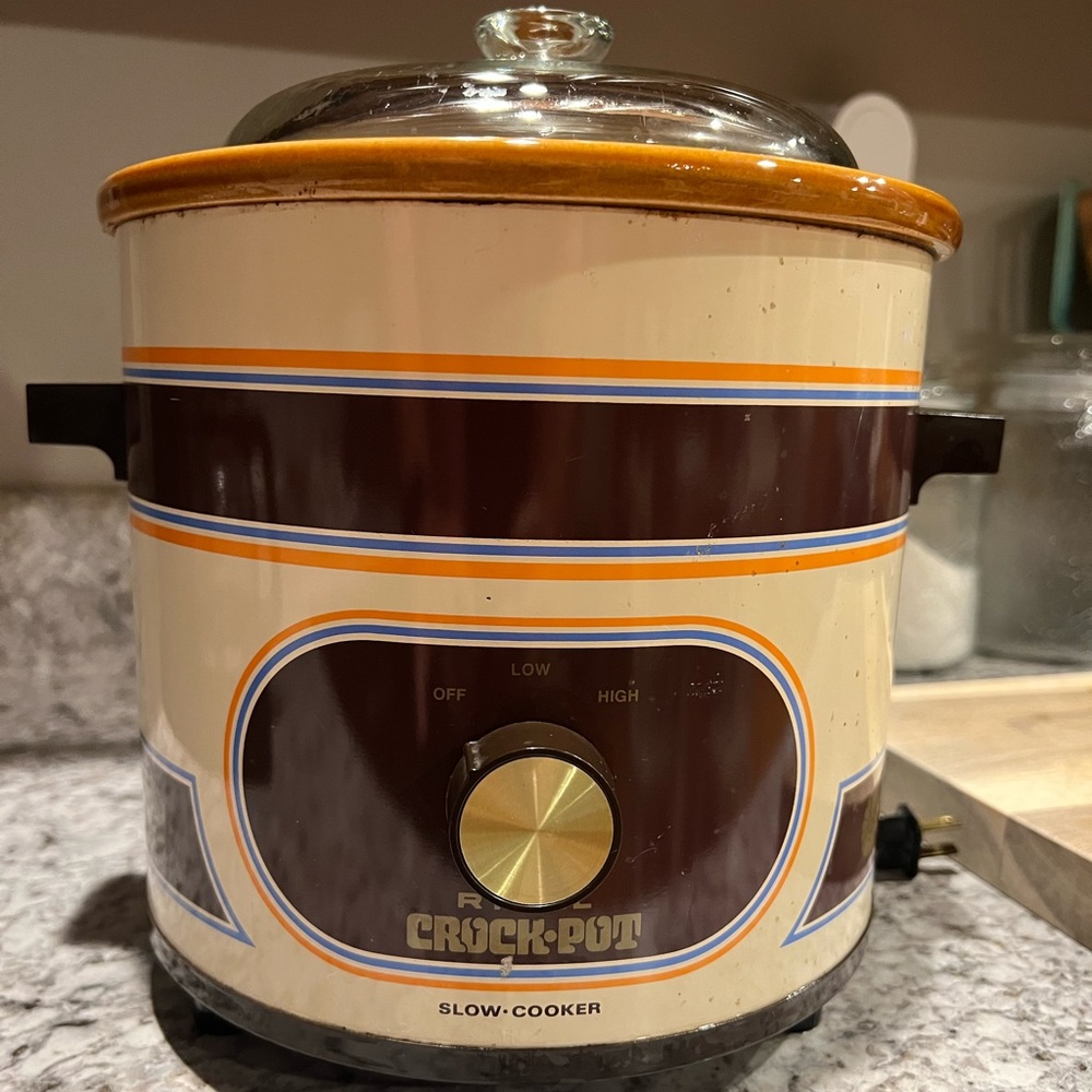 Vintage Crock Pot. 3.5 qt. Slow cook like it’s 1975!
